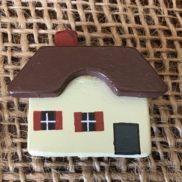 Vintage hand painted wooden button covers - Picture 5 of 8